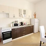 Priska Apartament *