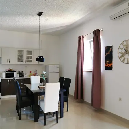 Priska Apartman *