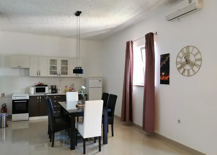 Priska Apartman *